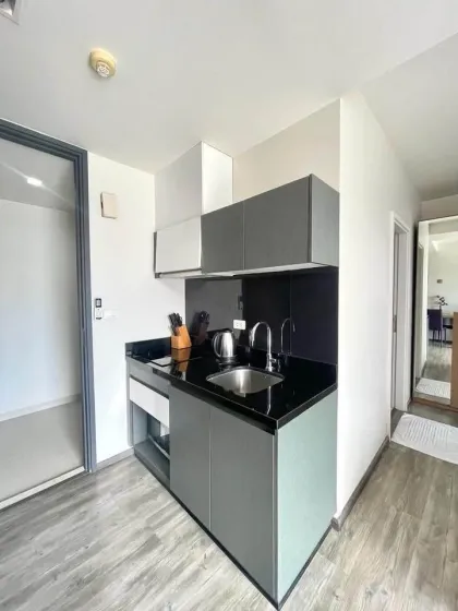 Studio moderne à louer au The Deck Condo, Patong