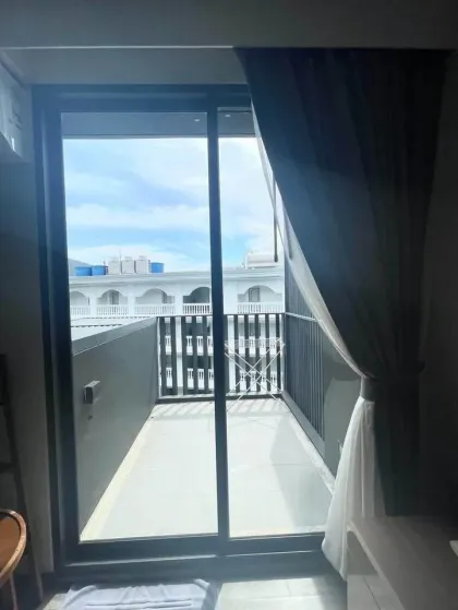 Studio moderne à louer au The Deck Condo, Patong