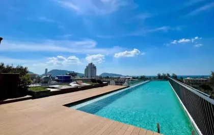 Studio moderne à louer au The Deck Condo, Patong