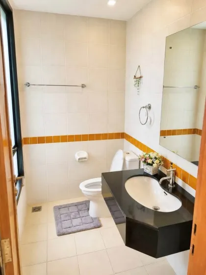 วิลล่าส่วนตัว 3 ห้องนอน พร้อมสระว่ายน้ำ รีโนเวทใหม่ที่ Loch Palm, ภูเก็ต