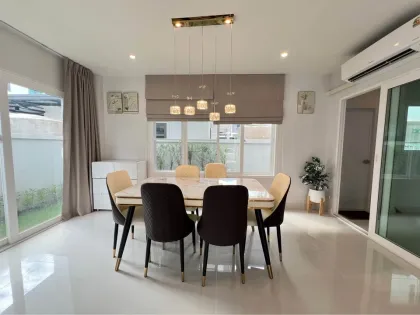 2 Schlafzimmer, 3 Badezimmer Einfamilienhaus zur Miete in Supalai Lake Ville