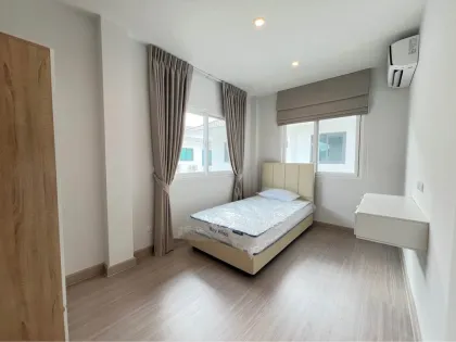 2 Schlafzimmer, 3 Badezimmer Einfamilienhaus zur Miete in Supalai Lake Ville