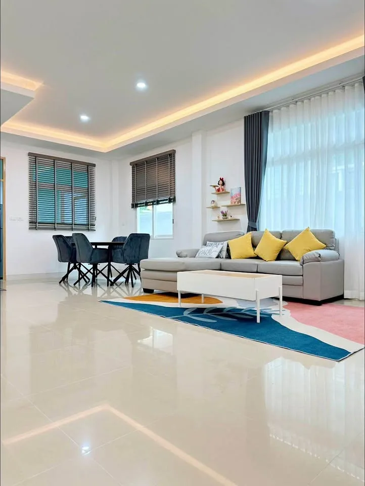 3-Bedroom, 2-Bathroom Villa Near Robinson Thalang for Rent