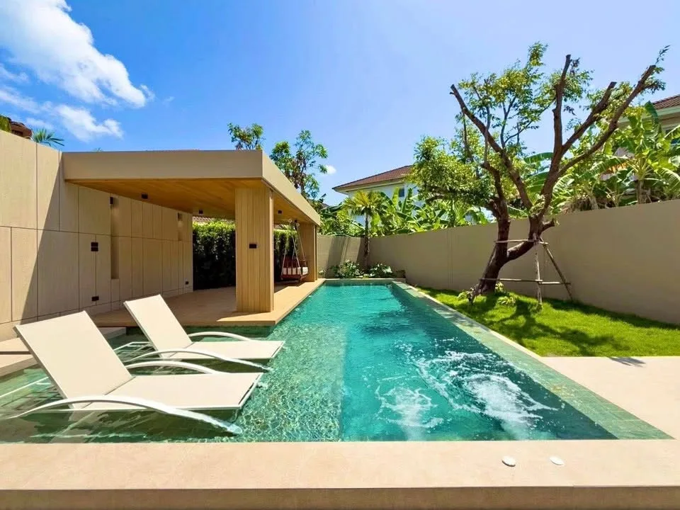 Lake View Pool Villa with 4 Bedrooms and 5 Bathrooms for Rent in Chalong