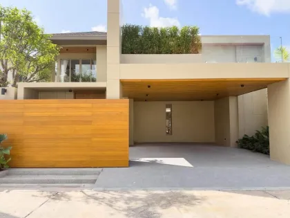 Lake View Pool Villa with 4 Bedrooms and 5 Bathrooms for Rent in Chalong