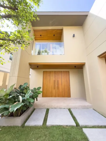 Lake View Pool Villa with 4 Bedrooms and 5 Bathrooms for Rent in Chalong