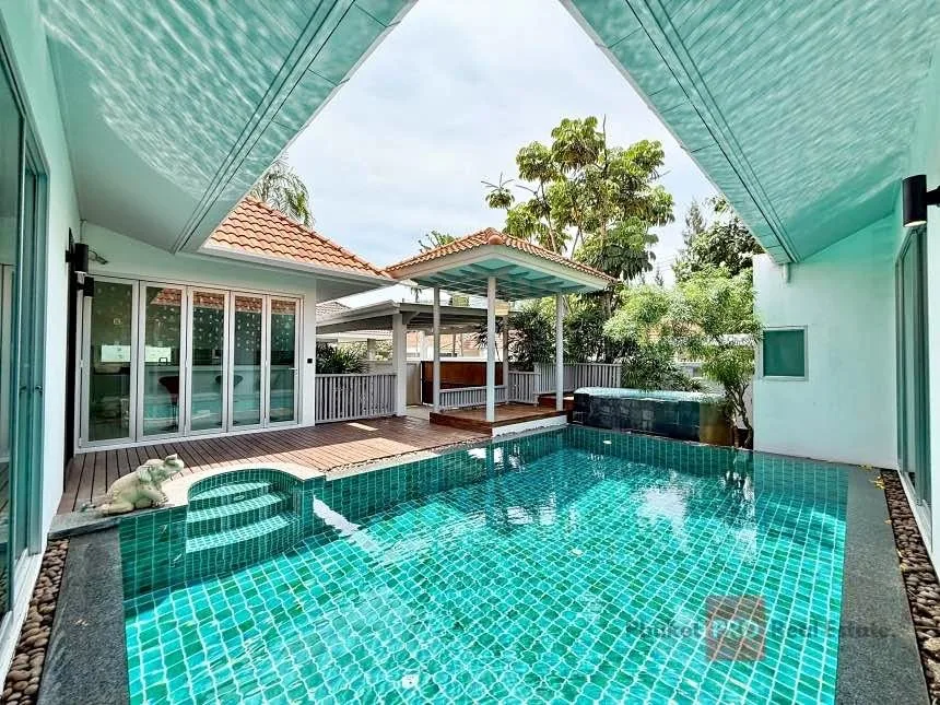 Villa 3 chambres avec piscine privée à Saiyuan, plage de Nai Harn