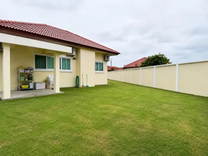 Villa de 3 Habitaciones con Gran Jardín en Alquiler en Phuket Villa Chaofa