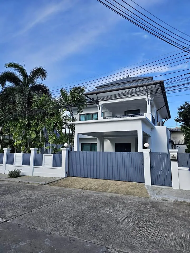 Newly Renovated 5-Bedroom Pool Villa for Rent in Manik, Bang Tao