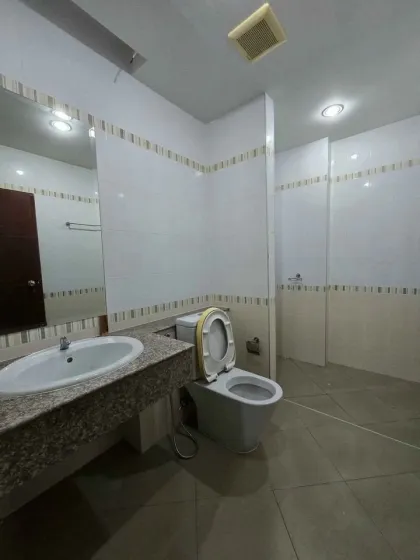 2-комнатная квартира с 2 ванными в аренду в Panason Green Place, Ratsada