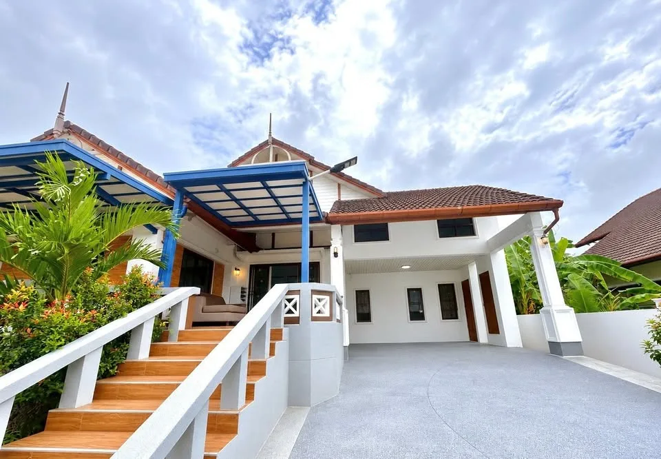บ้านขนาดใหญ่ 4 ห้องนอน พร้อมสระว่ายน้ำและสิ่งอำนวยความสะดวกที่ฉลอง