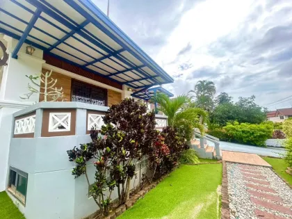 Просторный дом с 4 спальнями, бассейном и удобствами в Чалонге