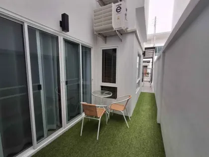 Maison mitoyenne neuve 3 chambres à louer à Chalong