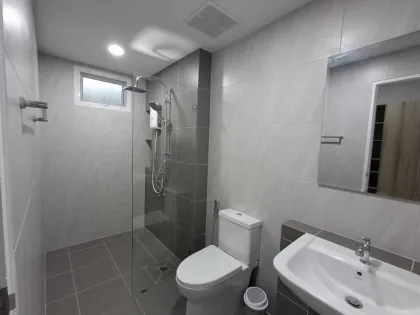 Maison mitoyenne neuve 3 chambres à louer à Chalong