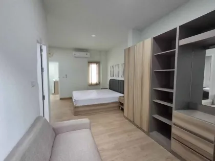 Maison mitoyenne neuve 3 chambres à louer à Chalong