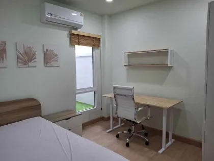 Maison mitoyenne neuve 3 chambres à louer à Chalong