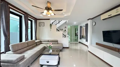 Casa en alquiler 3 dormitorios y 3 baños en Rock Garden 5 cerca de Phuket