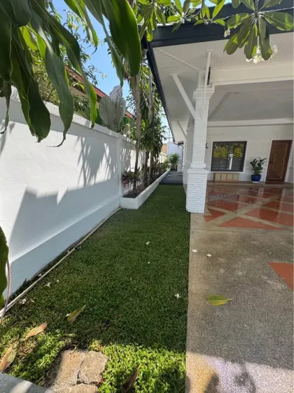 Villa privada con piscina de 3 dormitorios y 3 baños en alquiler en Thalang