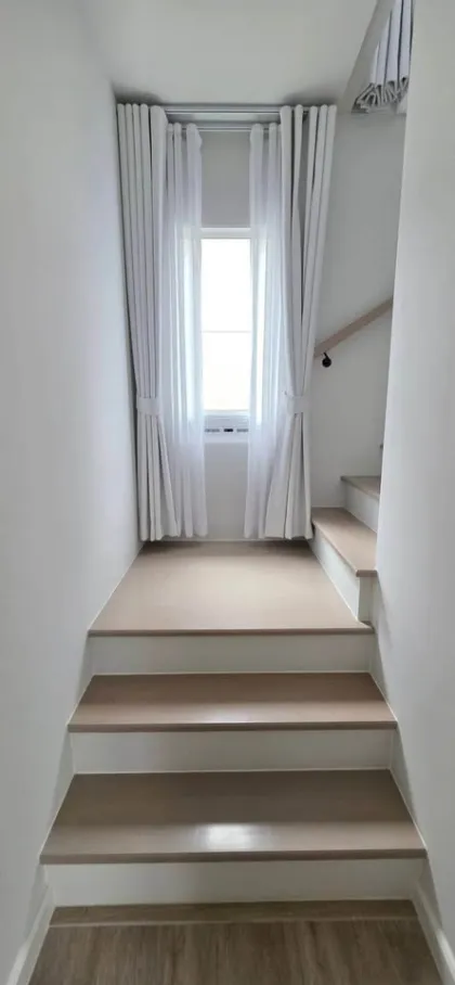 บ้านวิลล่าครอบครัว 3 ห้องนอนหรูให้เช่าในซารันสิริ เกาะแก้ว