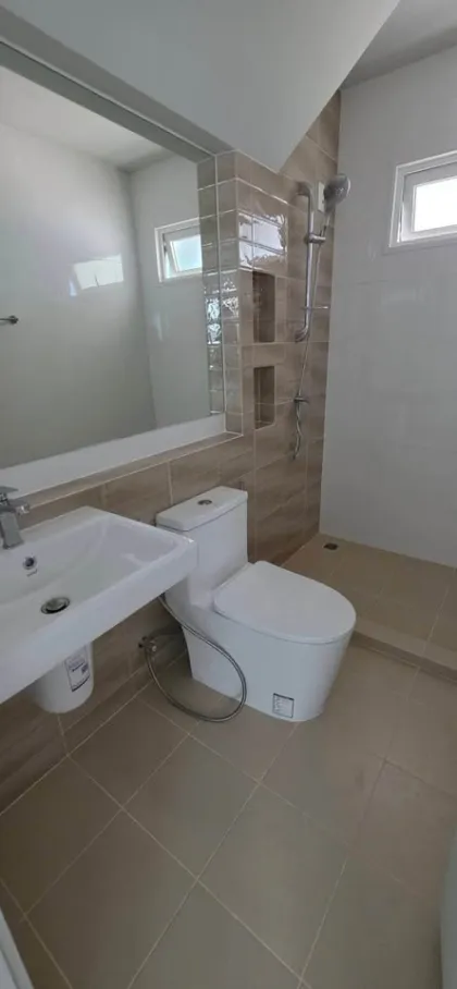 บ้านวิลล่าครอบครัว 3 ห้องนอนหรูให้เช่าในซารันสิริ เกาะแก้ว