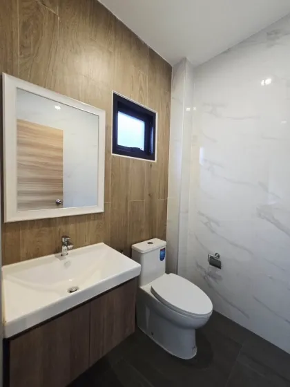 Nagelneue 3-Schlafzimmer Villa mit Privatpool zur Miete in Chalong