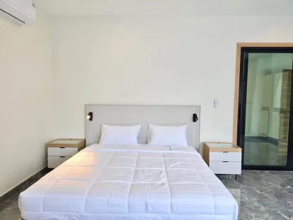 Nagelneue 3-Schlafzimmer Villa mit Privatpool zur Miete in Chalong