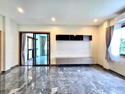 Nagelneue 3-Schlafzimmer Villa mit Privatpool zur Miete in Chalong