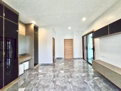 Nagelneue 3-Schlafzimmer Villa mit Privatpool zur Miete in Chalong