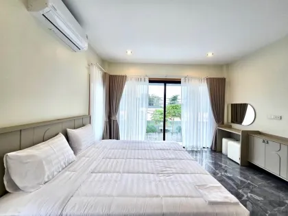 Nagelneue 3-Schlafzimmer Villa mit Privatpool zur Miete in Chalong