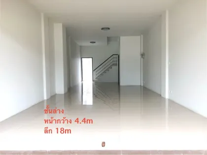 Коммерческое здание 3 спальни 3 ванных для аренды/продажи в Royal Marina Plaza, Ко Кэо
