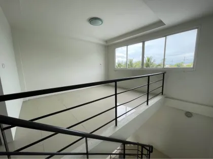 Коммерческое здание 3 спальни 3 ванных для аренды/продажи в Royal Marina Plaza, Ко Кэо