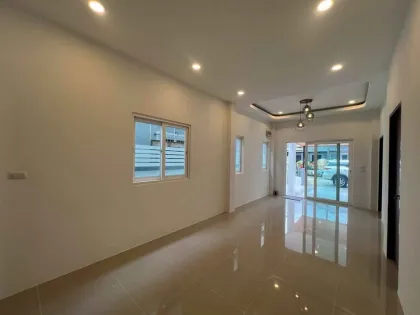 Аренда таунхауса 2 спальни и 2 ванные в The Rich Villa 2, Чалонг