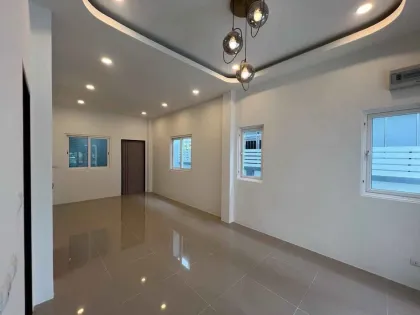 Аренда таунхауса 2 спальни и 2 ванные в The Rich Villa 2, Чалонг