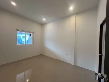 Аренда таунхауса 2 спальни и 2 ванные в The Rich Villa 2, Чалонг