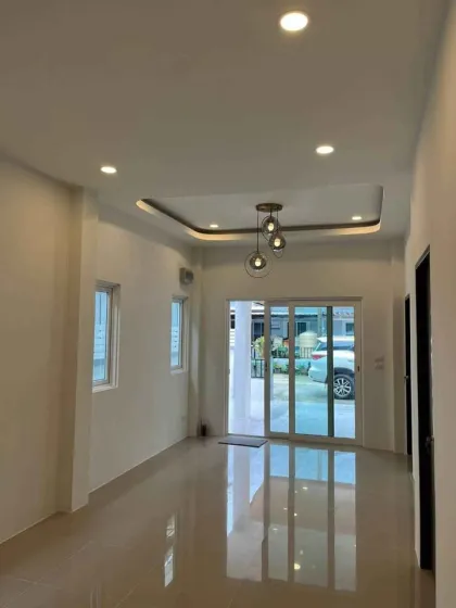 Аренда таунхауса 2 спальни и 2 ванные в The Rich Villa 2, Чалонг
