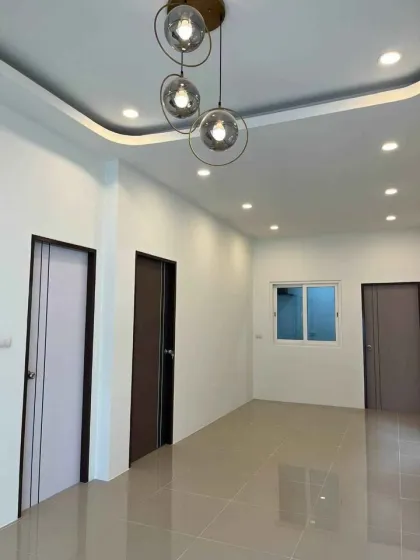 Аренда таунхауса 2 спальни и 2 ванные в The Rich Villa 2, Чалонг