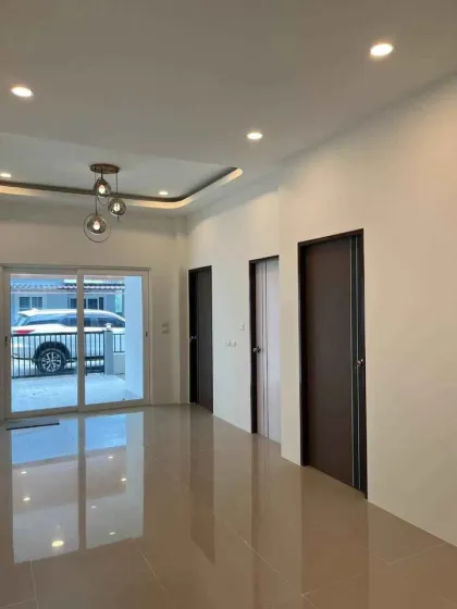 Аренда таунхауса 2 спальни и 2 ванные в The Rich Villa 2, Чалонг