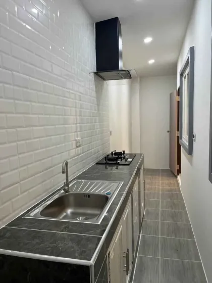 Аренда таунхауса 2 спальни и 2 ванные в The Rich Villa 2, Чалонг