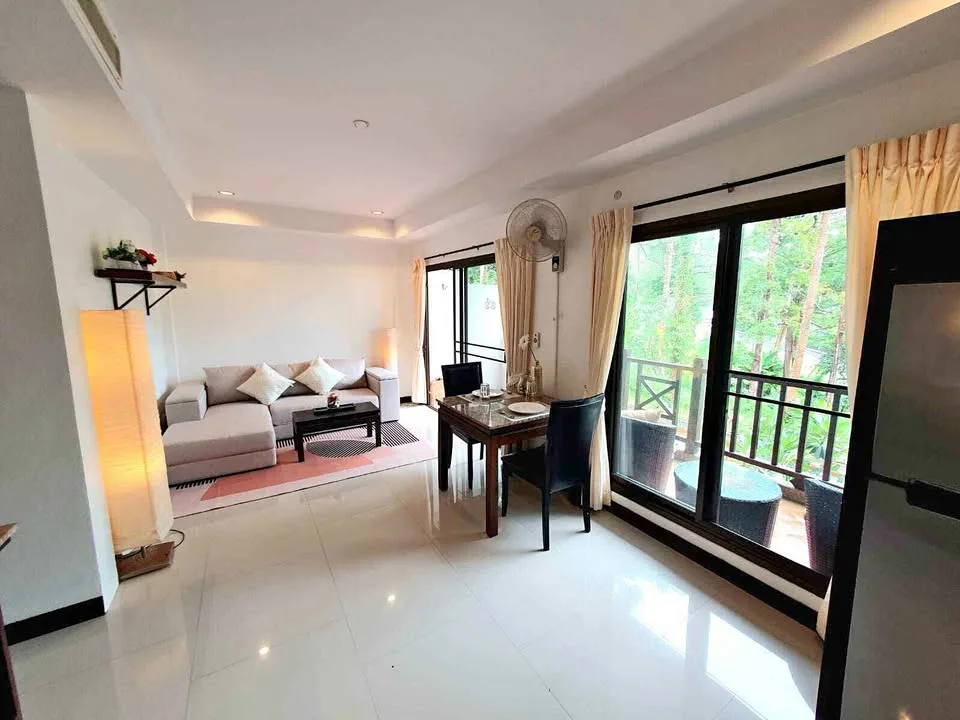 1-Zimmer-Apartment mit Poolblick in Surin Gate zu vermieten