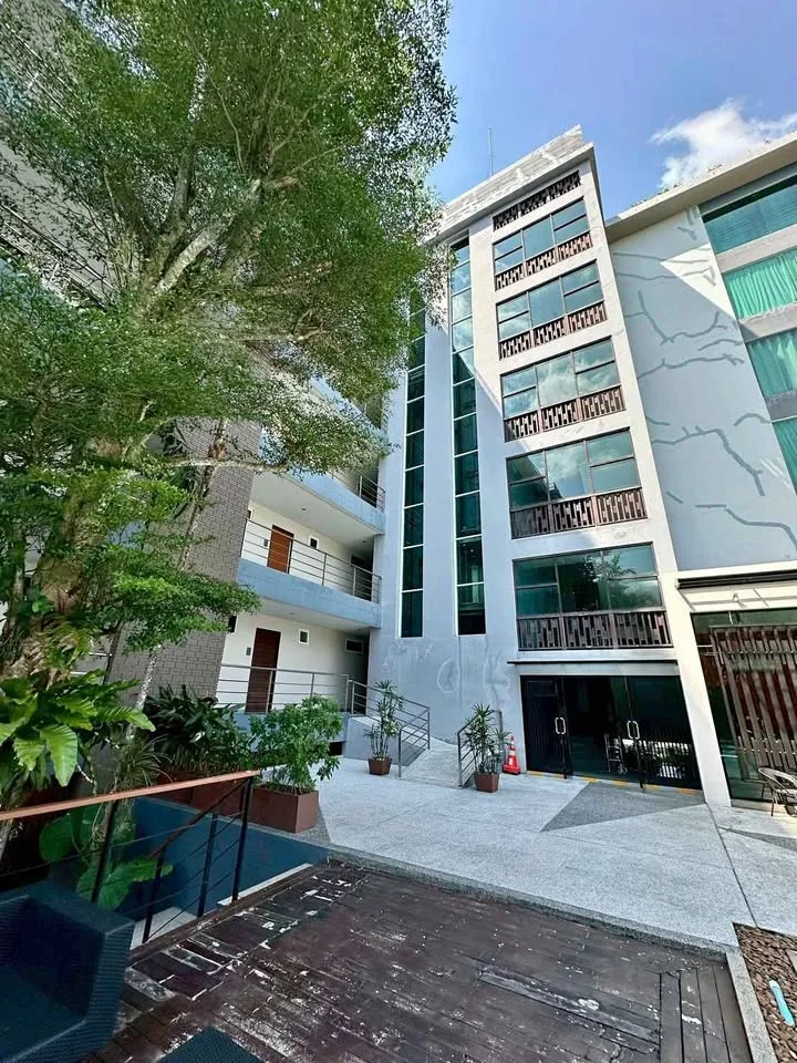 1-Zimmer-Eckwohnung mit Golfplatz- & Poolblick