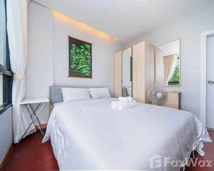 Frisch renovierte 2-Zimmer-Wohnung nahe Nai Harn Strand
