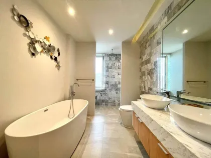 Villa de luxe moderne style Bali avec piscine privée à Cherngtalay