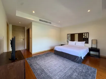 Роскошная вилла с 4 спальнями и бассейном с видом на озеро в Laguna Phuket