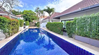 Poolvilla mit 3 Schlafzimmern und 4 Bädern in Kathu