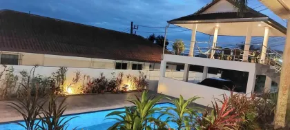 Poolvilla mit 3 Schlafzimmern und 4 Bädern in Kathu