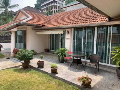 Poolvilla mit 3 Schlafzimmern und 4 Bädern in Kathu