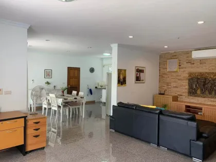 Poolvilla mit 3 Schlafzimmern und 4 Bädern in Kathu