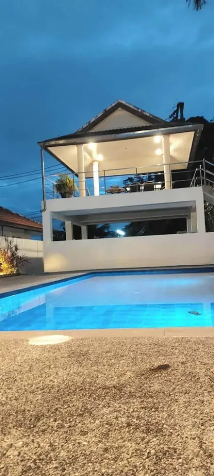 Poolvilla mit 3 Schlafzimmern und 4 Bädern in Kathu