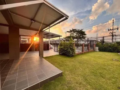 Apartamento Esquinero de 3 Hab. y 3 Baños en Passorn Koh Keaw, Phuket