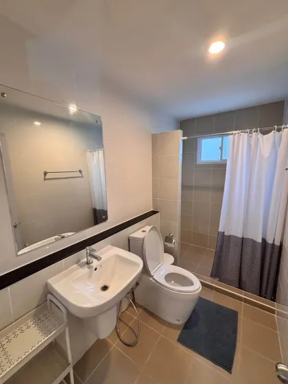 Apartamento Esquinero de 3 Hab. y 3 Baños en Passorn Koh Keaw, Phuket